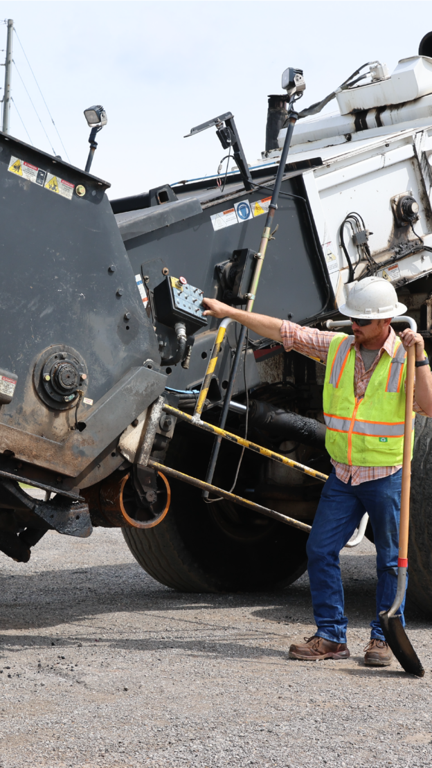 Operator standing next to a shuttle buggy